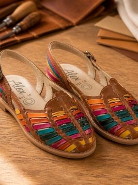 Alex Handmade Women's Leather Hurrachies Size 7/24